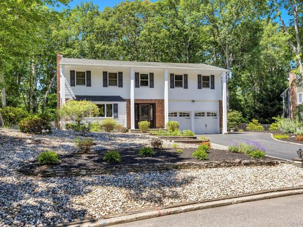 17 Cedar Place, Kings Park NY 11754