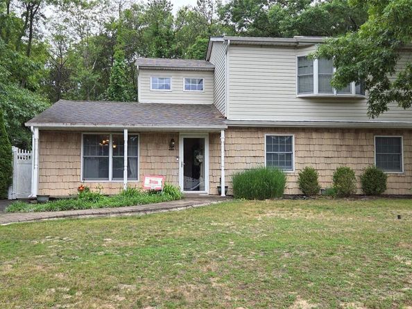 132 13th Avenue, Holtsville NY 11742