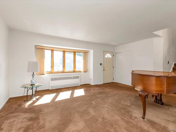 5 Lane Avenue, Plainview NY 11803