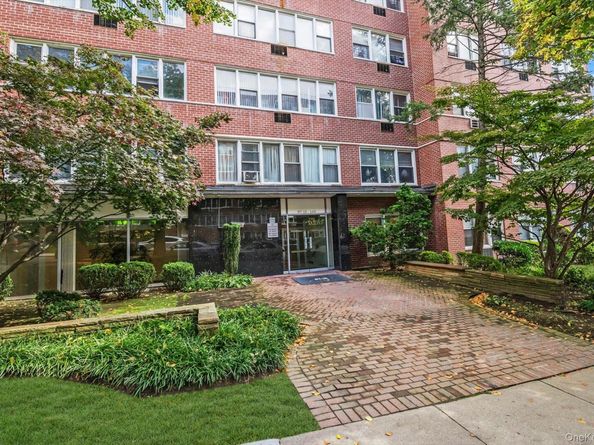 87-15 165th Street 7G, Jamaica NY 11432