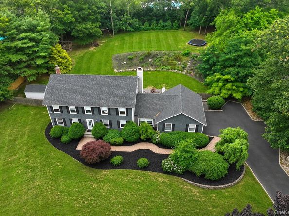2 Buckingham Meadow Road, East Setauket NY 11733
