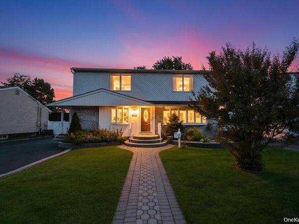 30 Andover Lane, Hicksville NY 11801