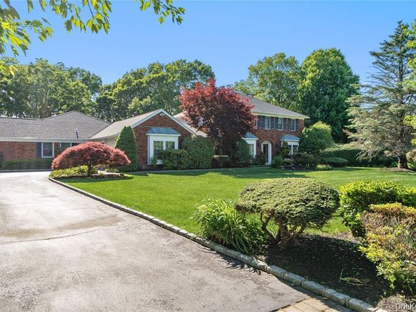15-17 Park Woods Lane, Kings Park NY 11754