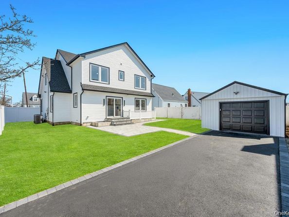 28 S Elm Street, Hicksville NY 11801