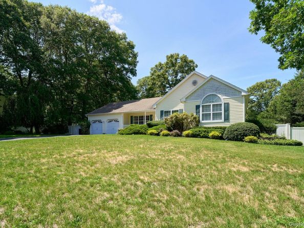 11 Embassy Road, Selden NY 11784