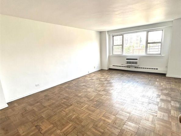 89-00 170 Street 5E, Jamaica Hills NY 11432