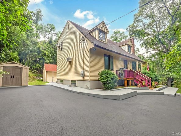 21 Sams Path, Rocky Point NY 11778