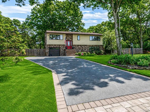 411 Robinson Avenue, East Patchogue NY 11772