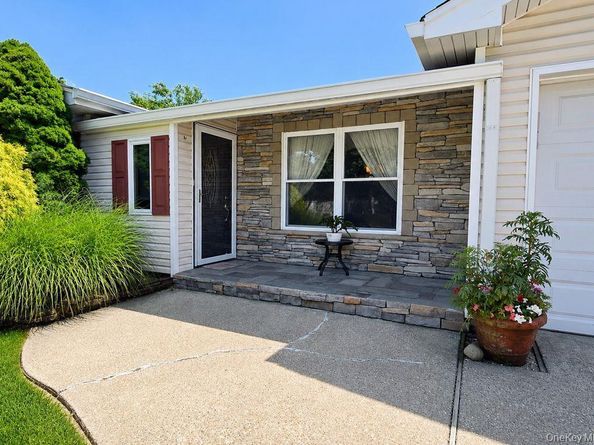 53 Orleans Green, Coram NY 11727