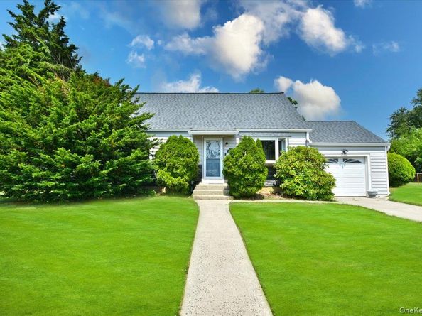 2 Ford Drive W, Massapequa NY 11758
