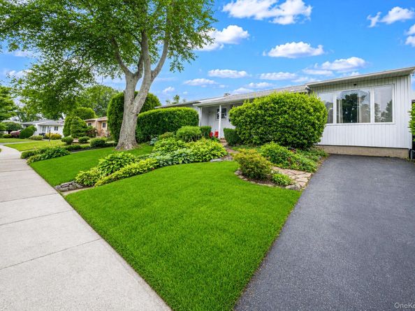 18 Edi Avenue, Plainview NY 11803