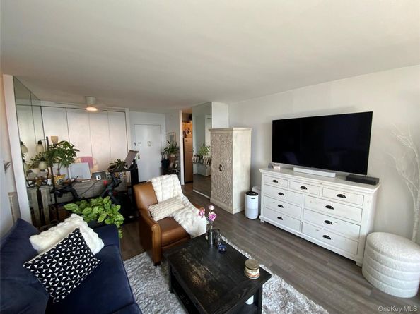 26910 Grand Central Parkway 31C, Floral Park NY 11005