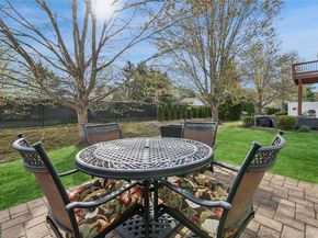 17 Constantine Way, Mount Sinai NY 11766