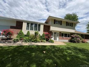 10 Wisteria Way, Commack NY 11725