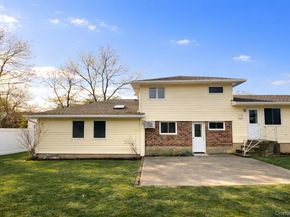 10 Wisteria Way, Commack NY 11725