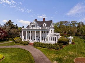 35 S Penataquit Avenue, Bay Shore NY 11706