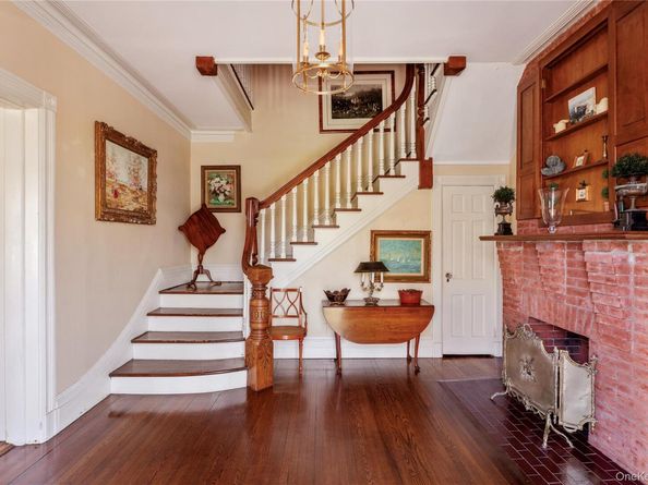 35 S Penataquit Avenue, Bay Shore NY 11706