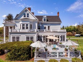 35 S Penataquit Avenue, Bay Shore NY 11706