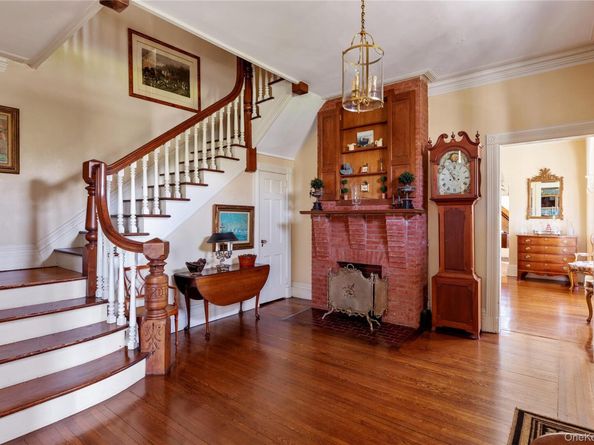 35 S Penataquit Avenue, Bay Shore NY 11706