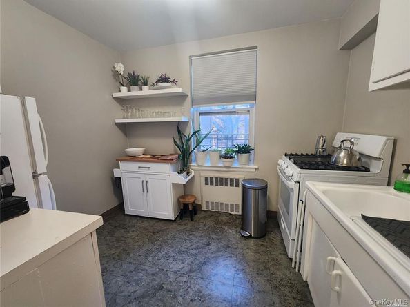 120-10 85 Avenue 2j, Kew Gardens NY 11415