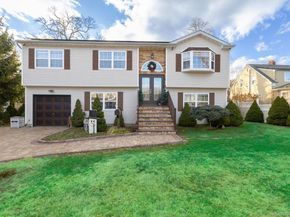 25 Fordham Place, Bay Shore NY 11706