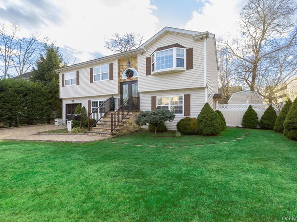 25 Fordham Place, Bay Shore NY 11706