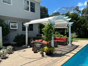 96 W Tiana Road, Hampton Bays NY 11946