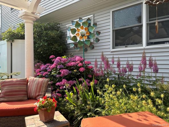 96 W Tiana Road, Hampton Bays NY 11946