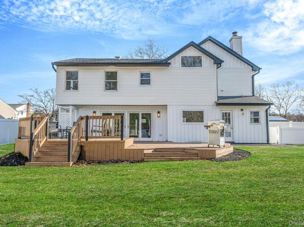 36 Flintridge Drive, Holbrook NY 11741