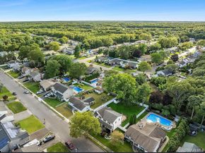 36 Flintridge Drive, Holbrook NY 11741