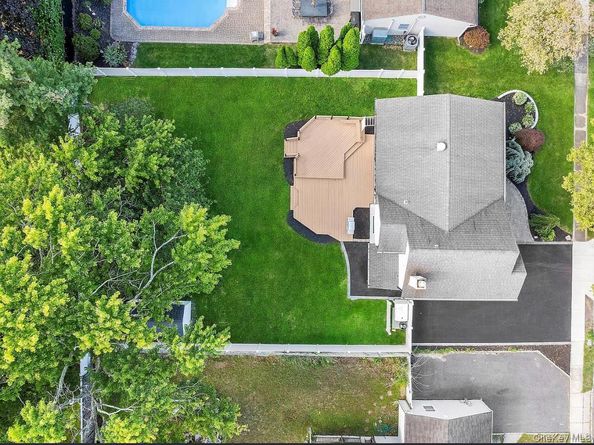 36 Flintridge Drive, Holbrook NY 11741