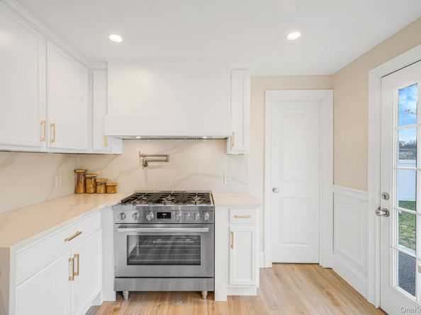 36 Flintridge Drive, Holbrook NY 11741