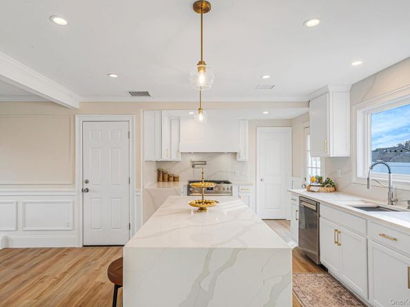 36 Flintridge Drive, Holbrook NY 11741