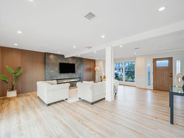 36 Flintridge Drive, Holbrook NY 11741