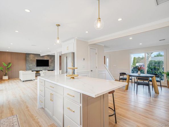 36 Flintridge Drive, Holbrook NY 11741