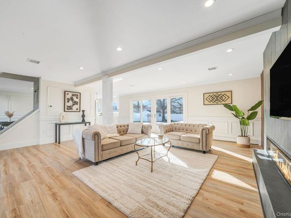 36 Flintridge Drive, Holbrook NY 11741