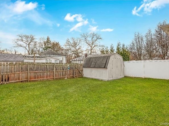 54 5th Street, Ronkonkoma NY 11779