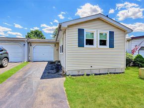 164 Village Circle W, Manorville NY 11949