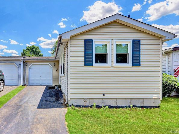 164 Village Circle W, Manorville NY 11949