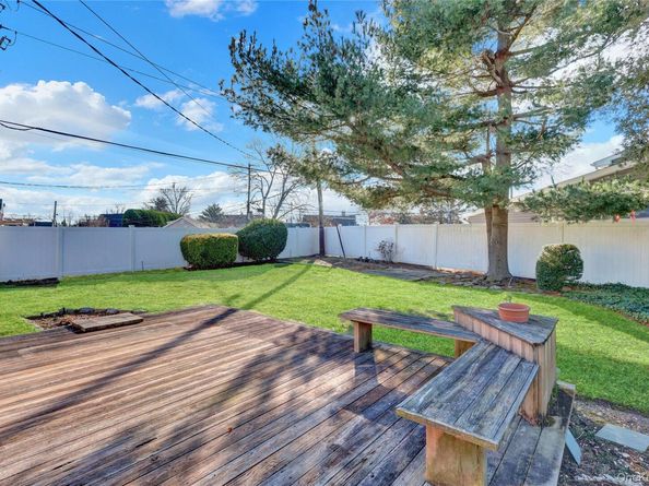 2 Welcome Lane, Wantagh NY 11793