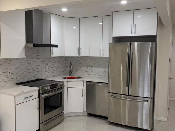 756 40th Street 1R, Brooklyn NY 11232