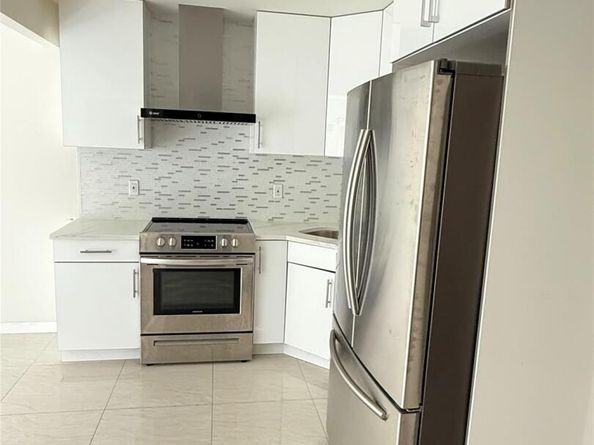 756 40th Street 1R, Brooklyn NY 11232