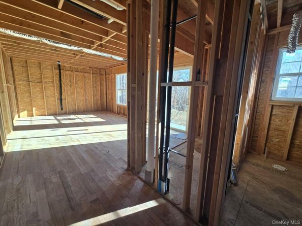 21 Barbara Lane, Medford NY 11763