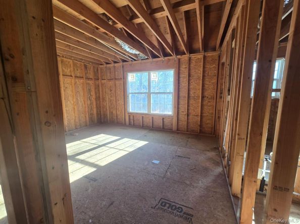 21 Barbara Lane, Medford NY 11763