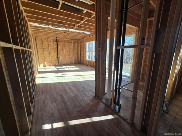 21 Barbara Lane, Medford NY 11763