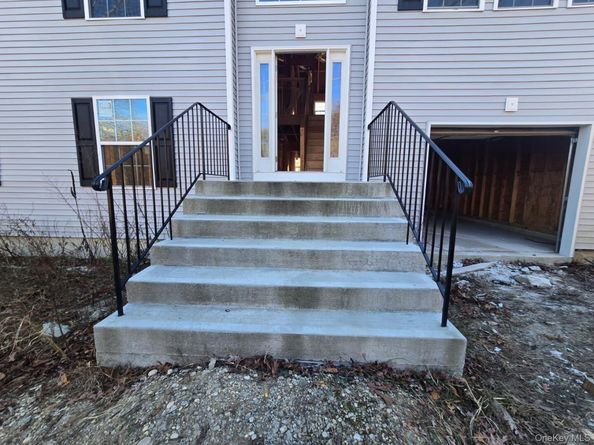 21 Barbara Lane, Medford NY 11763