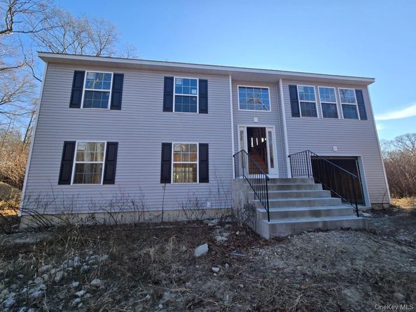 21 Barbara Lane, Medford NY 11763