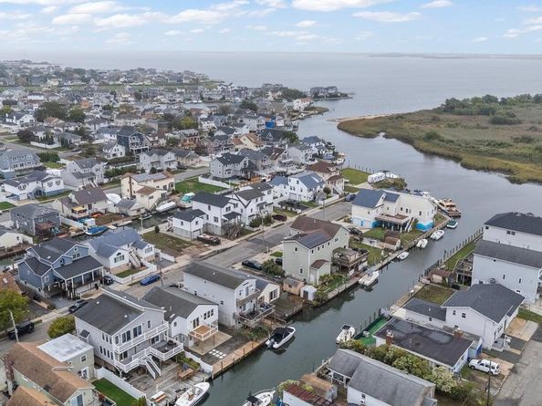 873 S 7th Street, Lindenhurst NY 11757