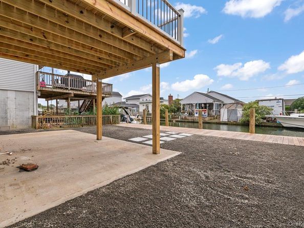 873 S 7th Street, Lindenhurst NY 11757