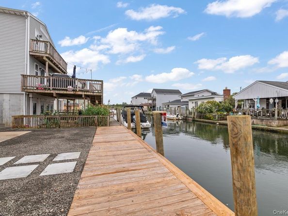 873 S 7th Street, Lindenhurst NY 11757